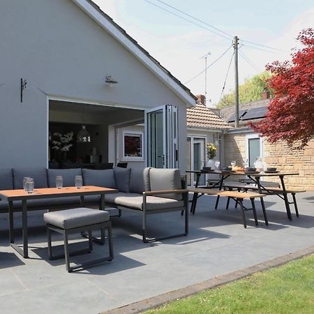 Stunning 3 Bed 2 Bath Detached Village Home Cheltenham Zewnętrze zdjęcie